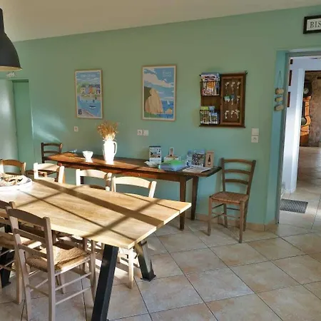 Konukevi La Ferme D'ervee De Saint-roch 3*
